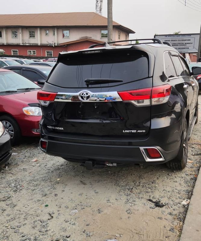 Main image of 2018 Toyota Highlander limited